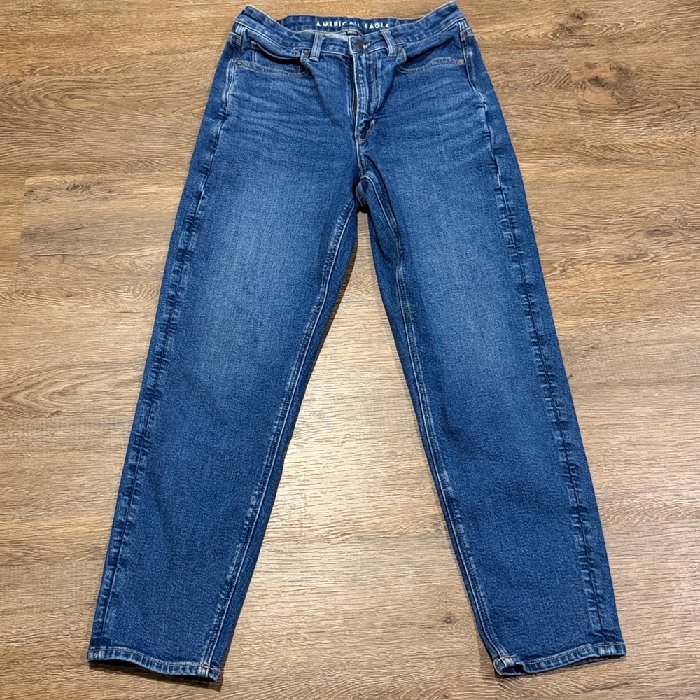 American Eagle Outfitters High-Rise Mom Jeans - Picture 2 of 9